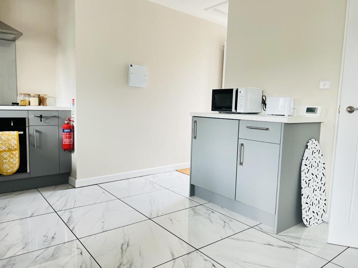 Brand New 1 Bed Apartment, 5Min Walk To Racing & Main Strip, With Electric Parking Bay & Terrace Long Stay Work Contractor Leisure - Citrine Newmarket  Buitenkant foto